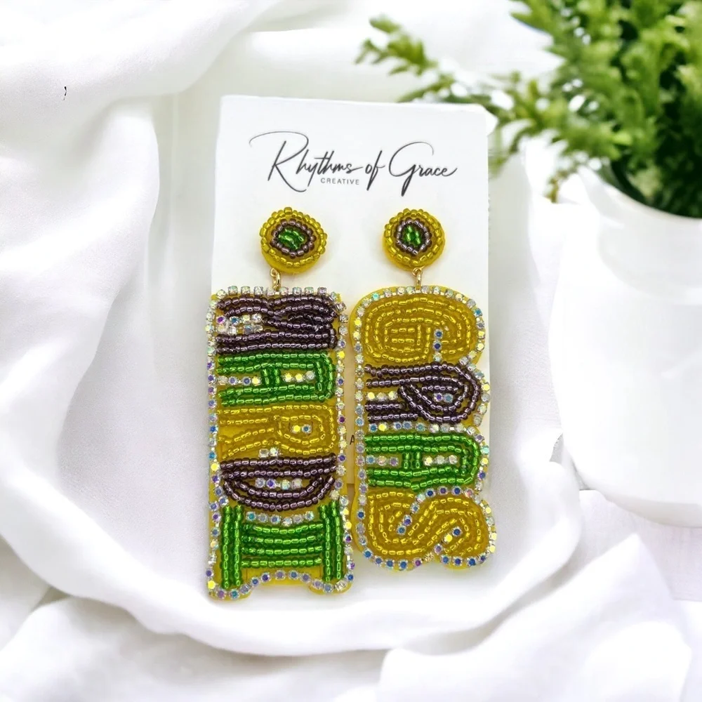 Jazz Up Your Look with Dazzling NWT Beaded Mardi Gras Earrings! 🎉💚💜💛